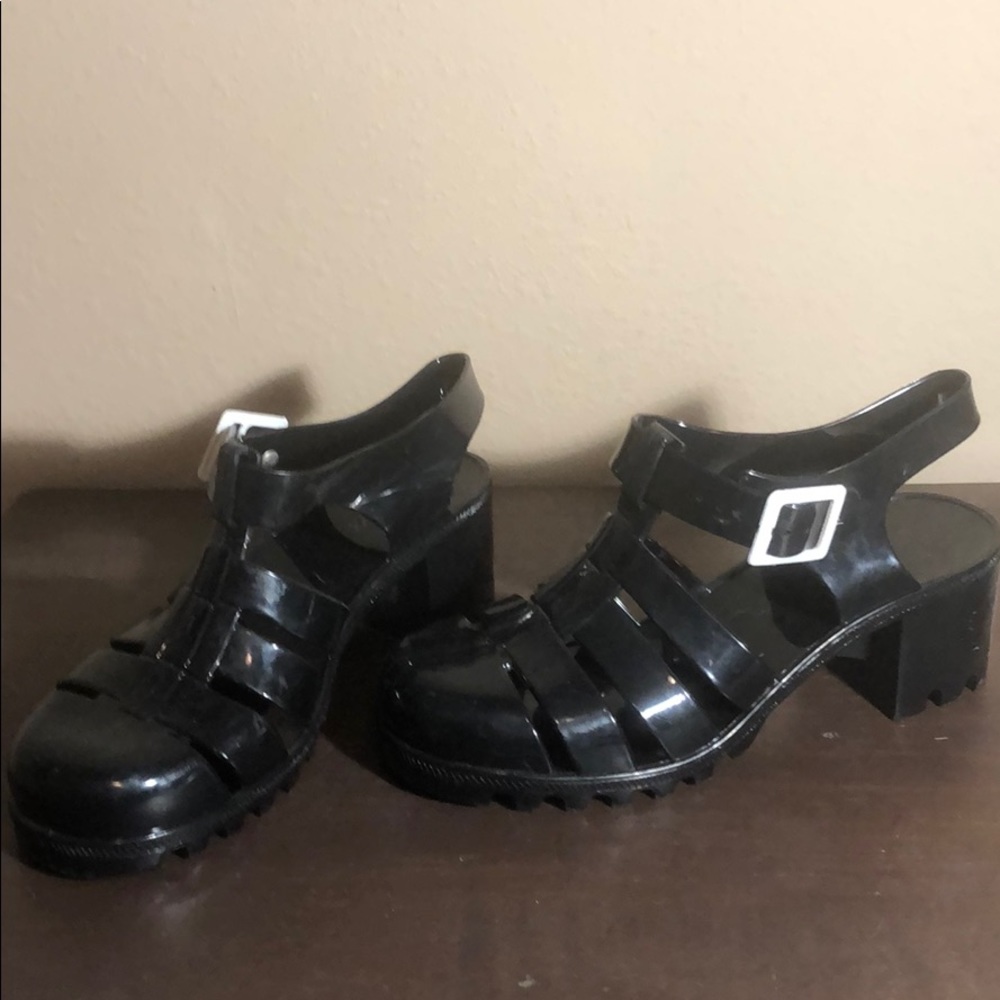 black heeled jelly sandals